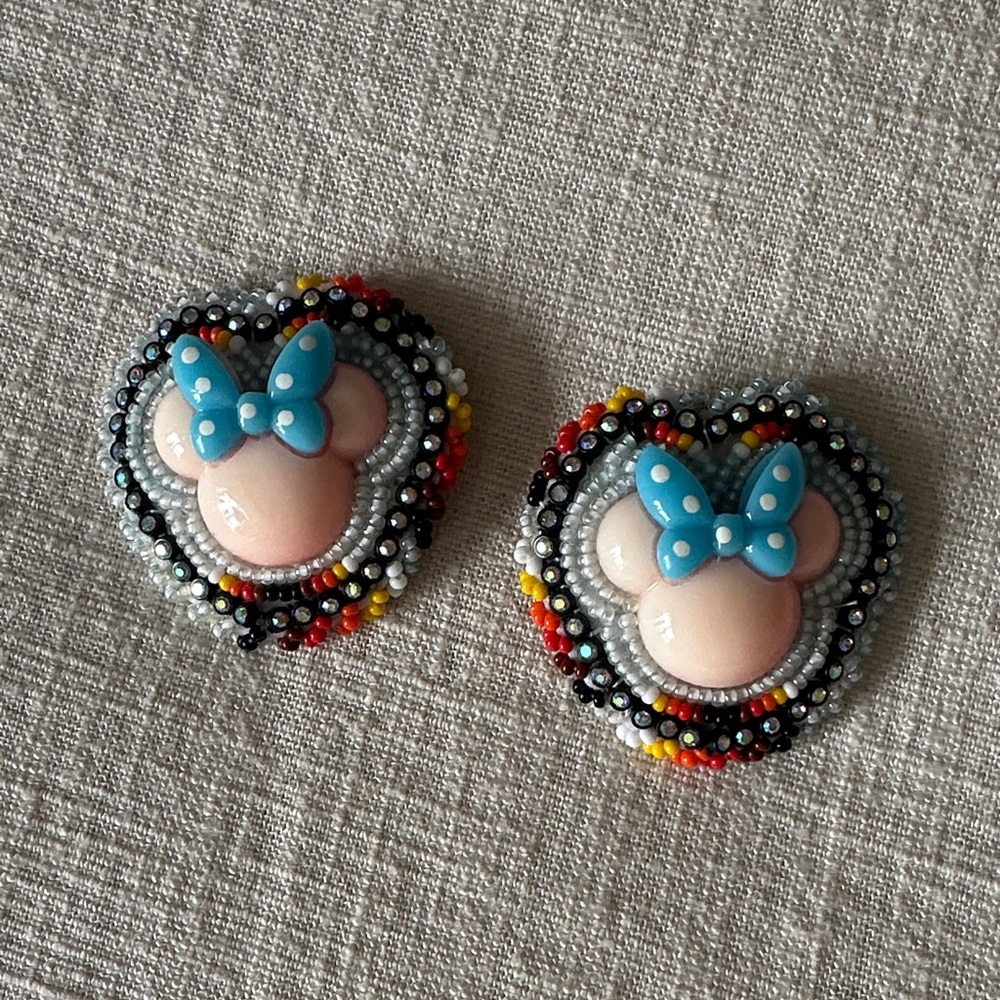 💖Handmade Native Beadwork Minnie Mouse Earrings - Powwow Beadwork 💖